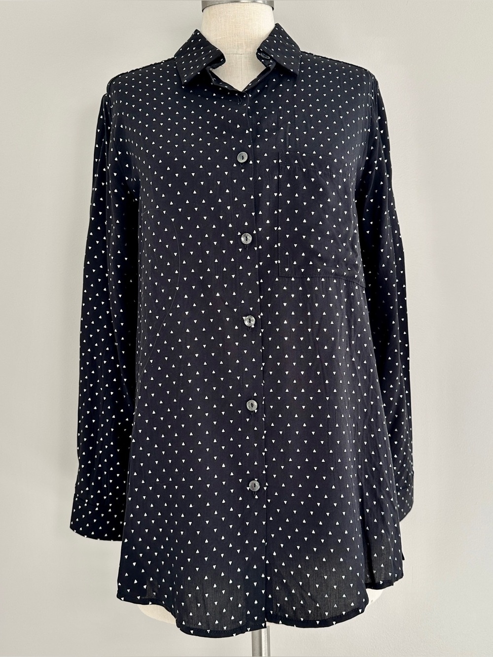 Women's Solitaire Black & White Patterned Collared Button-up Blouse Size S New